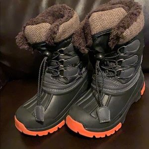 Nova Mountain boys snow boots size 12!